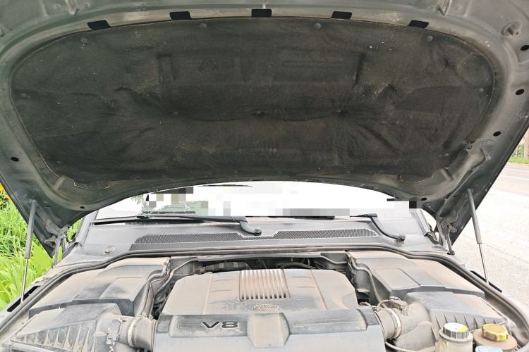 Used Land Rover Discovery 2010 5.0 V8 HSE Gasoline Model Engine Bay