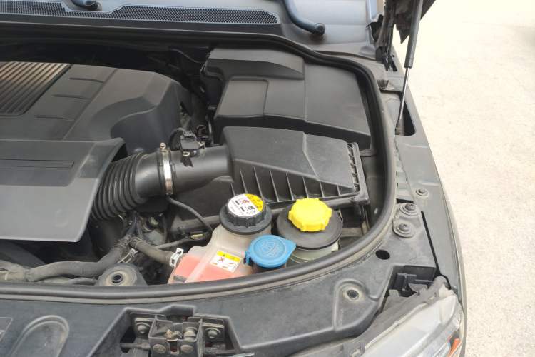 Used Land Rover Discovery 2010 5.0 V8 HSE Gasoline Model Engine Bay Left