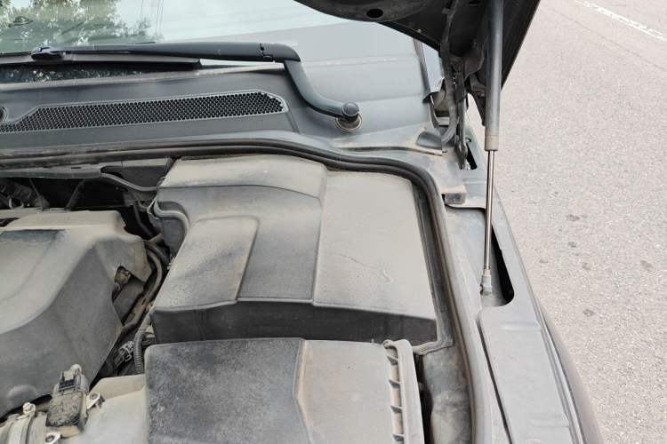 Used Land Rover Discovery 2010 5.0 V8 HSE Gasoline Model Engine Bay Left