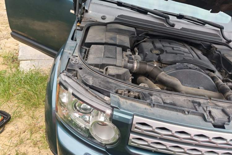 Used Land Rover Discovery 2010 3.0 TDV6 HSE Diesel Edition Engine Bay Right