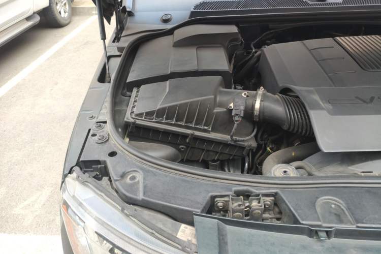 Used Land Rover Discovery 2010 5.0 V8 HSE Gasoline Model Engine Bay Right