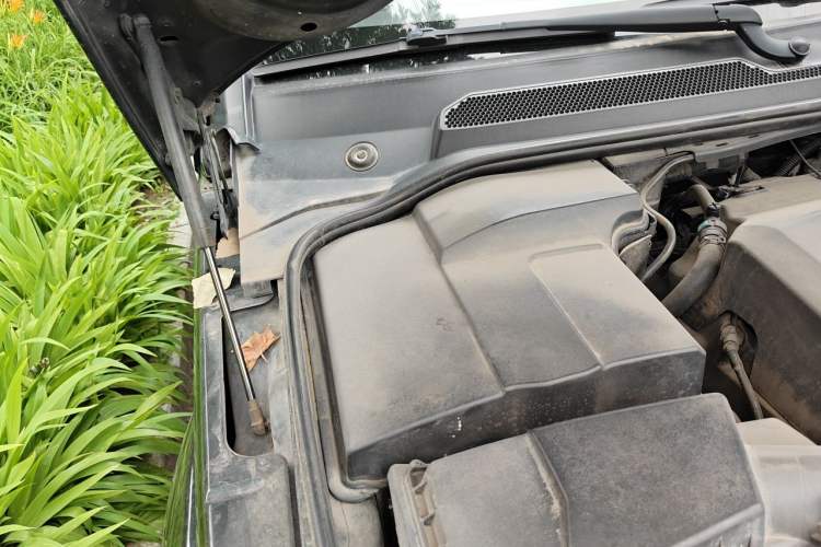 Used Land Rover Discovery 2010 5.0 V8 HSE Gasoline Model Engine Bay Right