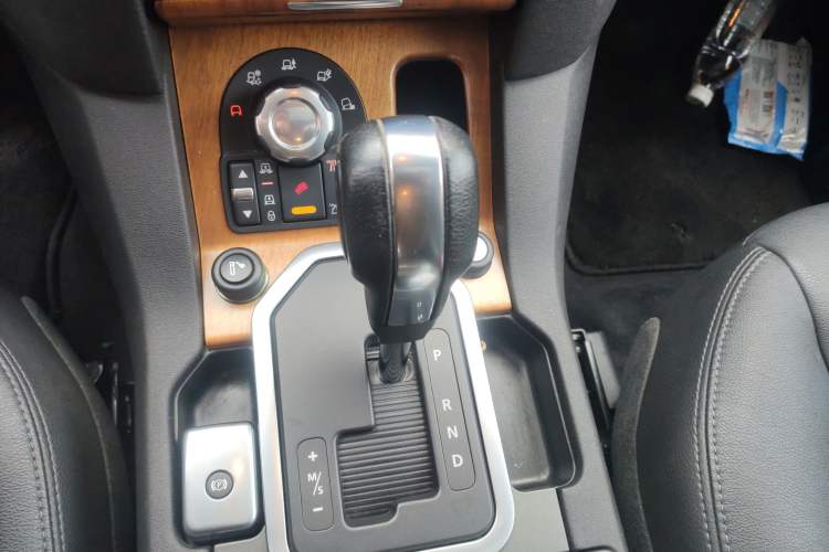 Used Land Rover Discovery 2010 5.0 V8 HSE Gasoline Model Gear Lever