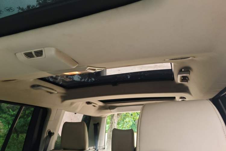 Used Land Rover Discovery 2010 3.0 TDV6 HSE Diesel Edition Headliner
