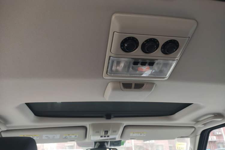 Used Land Rover Discovery 2010 5.0 V8 HSE Gasoline Model Headliner