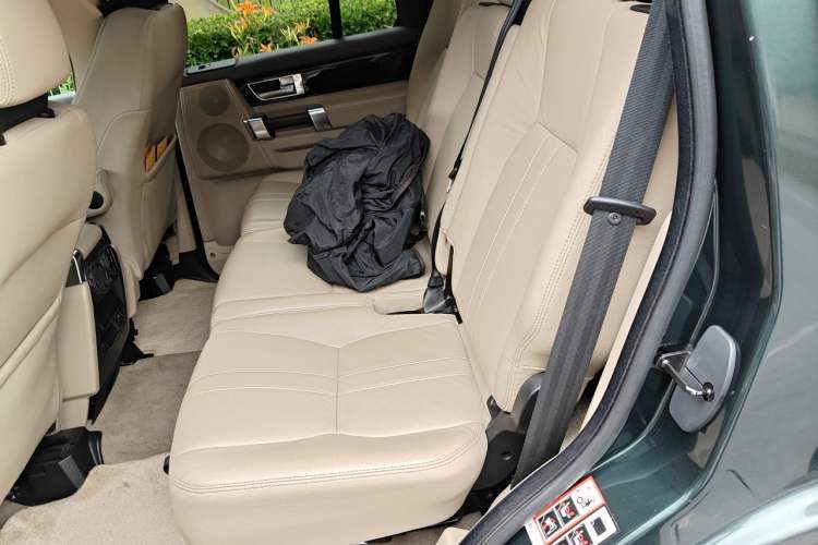 Used Land Rover Discovery 2010 5.0 V8 HSE Gasoline Model Left Rear Seat