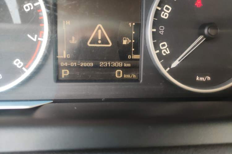 Used Land Rover Discovery 2010 5.0 V8 HSE Gasoline Model Odometer Close Up