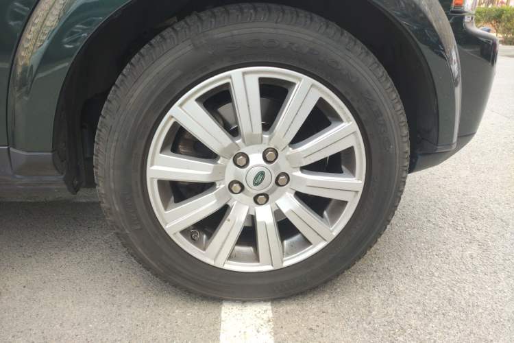Used Land Rover Discovery 2010 5.0 V8 HSE Gasoline Model Right Front Wheel Hub