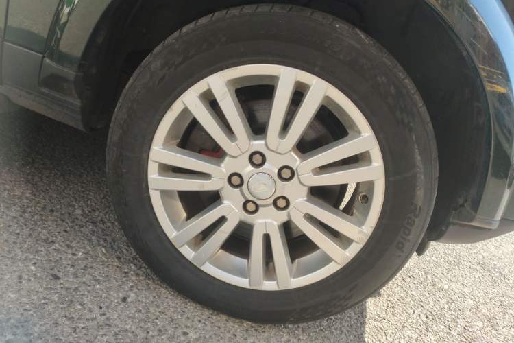 Used Land Rover Discovery 2010 5.0 V8 HSE Gasoline Model Right Front Wheel Hub