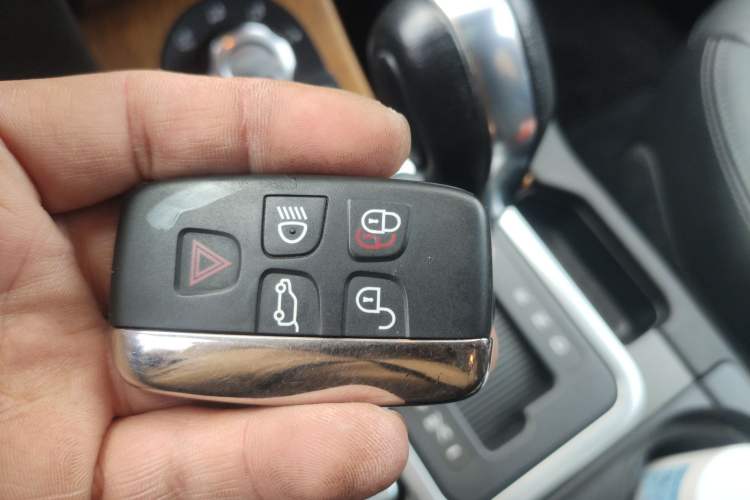 Used Land Rover Discovery 2010 5.0 V8 HSE Gasoline Model Vehicle Key