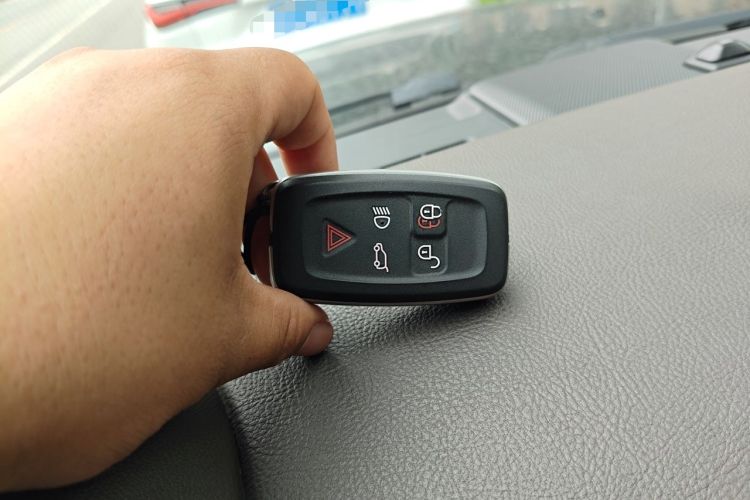 Used Land Rover Discovery 2010 5.0 V8 HSE Gasoline Model Vehicle Key