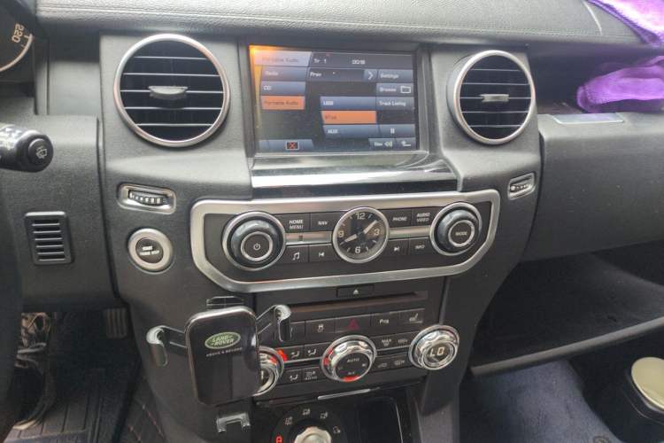 Used Land Rover Discovery 2010 3.0 TDV6 HSE Diesel Edition Audio And AC Panel