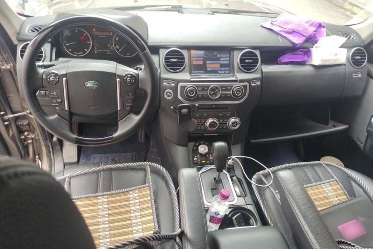 Used Land Rover Discovery 2010 3.0 TDV6 HSE Diesel Edition Center Console