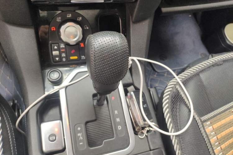 Used Land Rover Discovery 2010 3.0 TDV6 HSE Diesel Edition Gear Lever