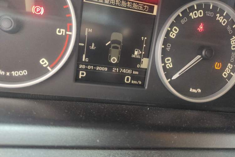 Used Land Rover Discovery 2010 3.0 TDV6 HSE Diesel Edition Odometer Close Up
