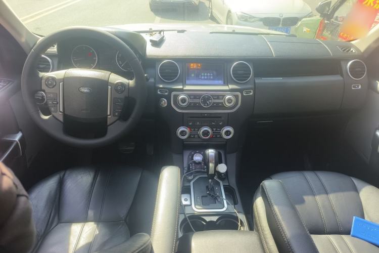 Used Land Rover Discovery 2010 3.0 TDV6 HSE Diesel Edition Center Console