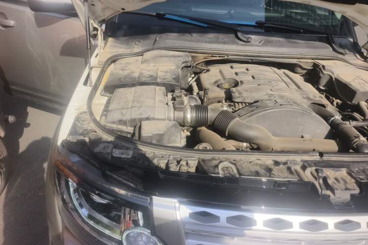 Used Land Rover Discovery 2010 3.0 TDV6 HSE Diesel Edition Engine Bay Right