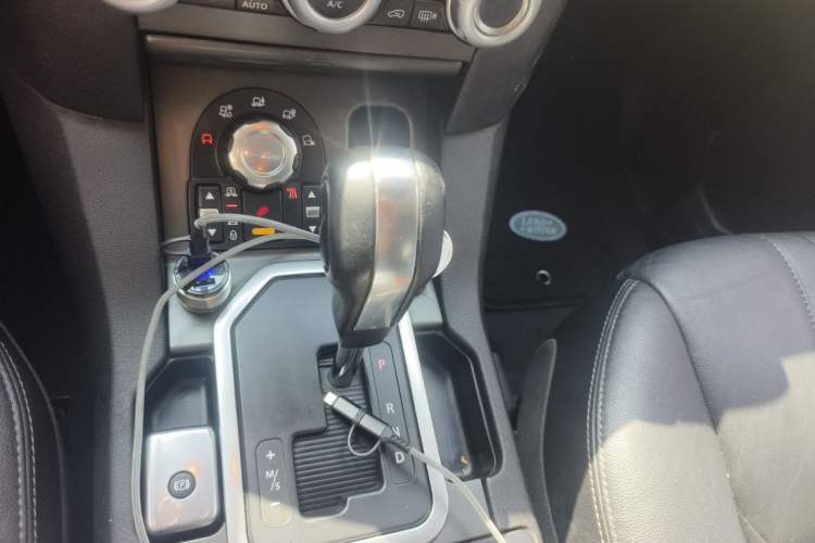 Used Land Rover Discovery 2010 3.0 TDV6 HSE Diesel Edition Gear Lever