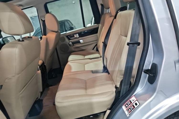 Used Land Rover Discovery 2010 4.0 V6 HSE Gasoline Model Left Rear Seat