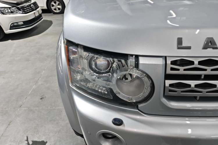Used Land Rover Discovery 2010 4.0 V6 HSE Gasoline Model Right Front Headlight
