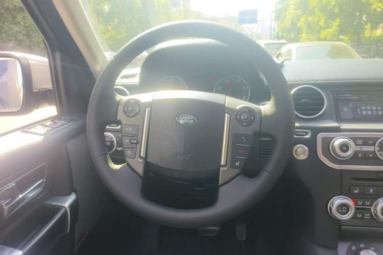 Used Land Rover Discovery 2010 3.0 TDV6 HSE Diesel Edition Steering Wheel