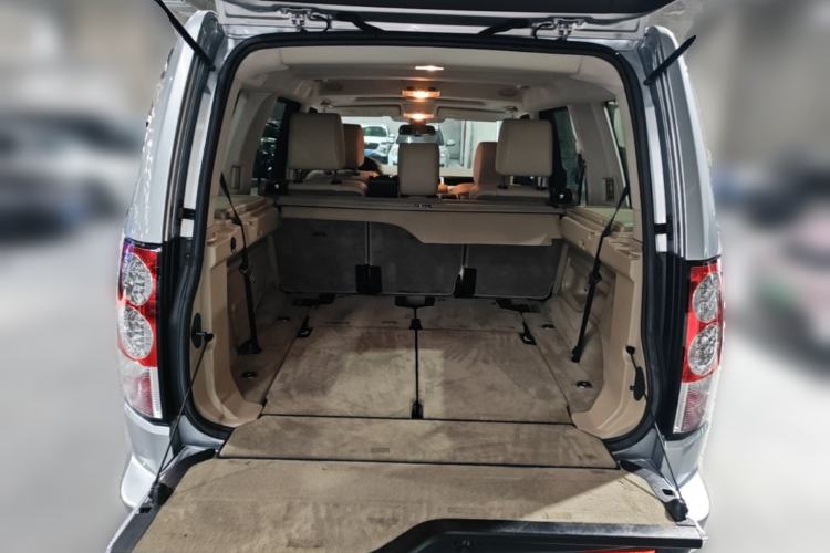 Used Land Rover Discovery 2010 4.0 V6 HSE Gasoline Model Trunk