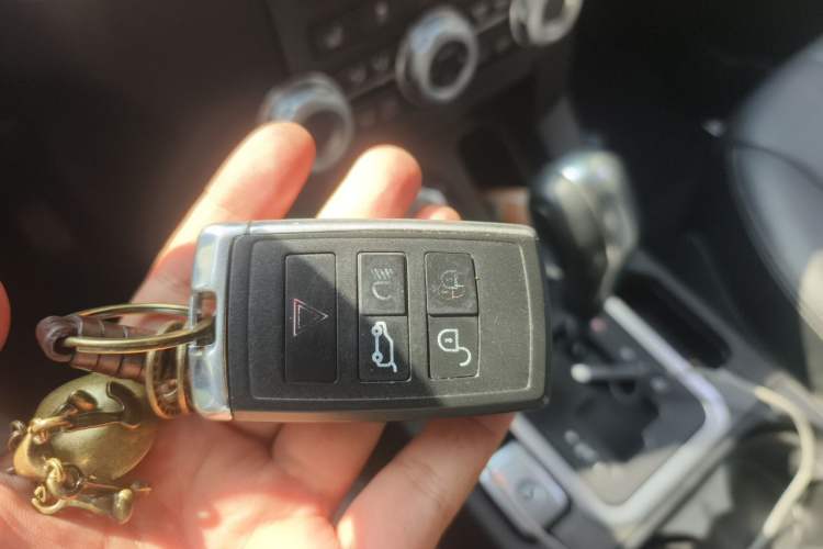 Used Land Rover Discovery 2010 3.0 TDV6 HSE Diesel Edition Vehicle Key