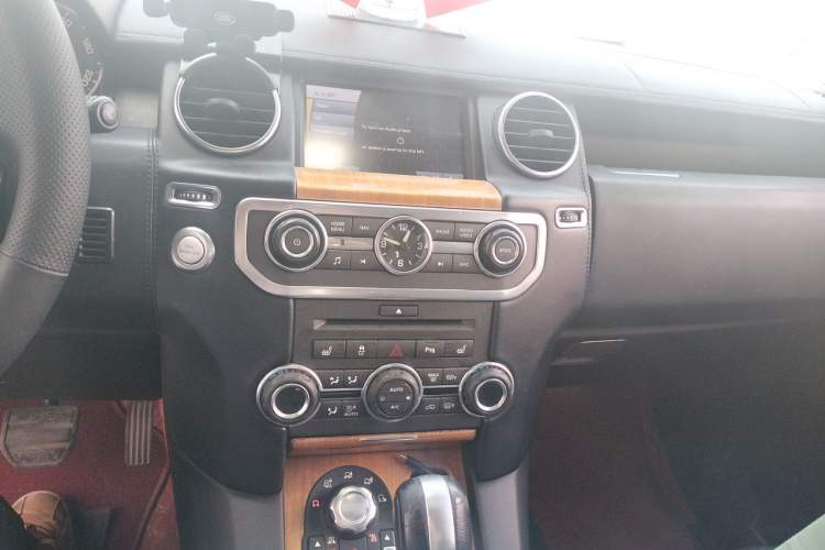 Used Land Rover Discovery 2010 3.0 TDV6 HSE Diesel Edition Audio And AC Panel