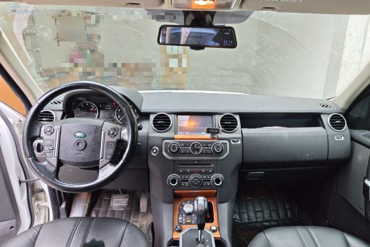 Used Land Rover Discovery 2010 5.0 V8 HSE Gasoline Model Center Console