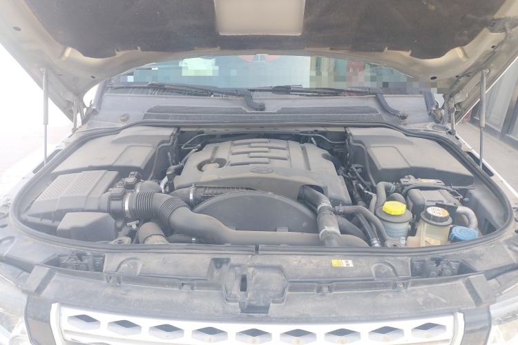 Used Land Rover Discovery 2010 3.0 TDV6 HSE Diesel Edition Engine Bay