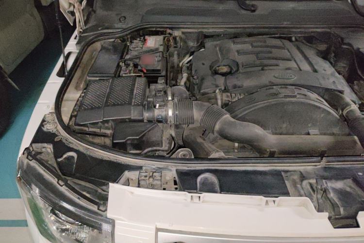 Used Land Rover Discovery 2010 3.0 TDV6 HSE Diesel Edition Engine Bay Right