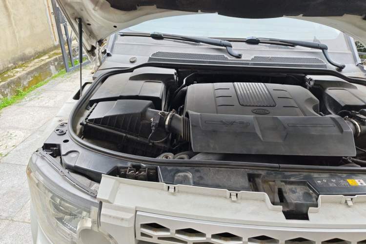 Used Land Rover Discovery 2010 5.0 V8 HSE Gasoline Model Engine Bay Right