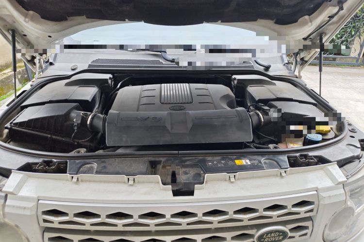 Used Land Rover Discovery 2010 5.0 V8 HSE Gasoline Model Engine Bay