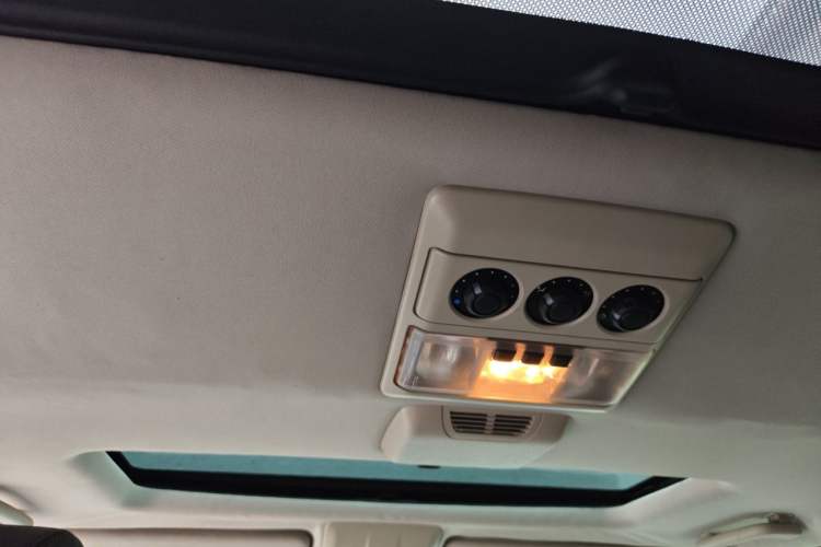 Used Land Rover Discovery 2010 5.0 V8 HSE Gasoline Model Headliner