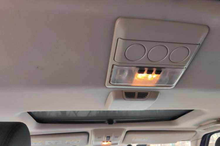 Used Land Rover Discovery 2010 5.0 V8 HSE Gasoline Model Headliner