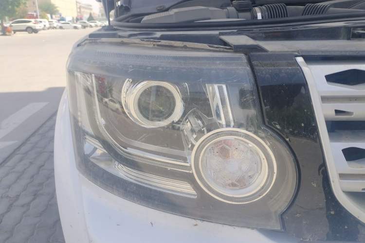 Used Land Rover Discovery 2010 3.0 TDV6 HSE Diesel Edition Right Front Headlight