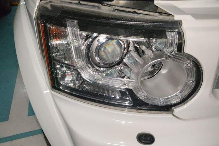Used Land Rover Discovery 2010 3.0 TDV6 HSE Diesel Edition Right Front Headlight