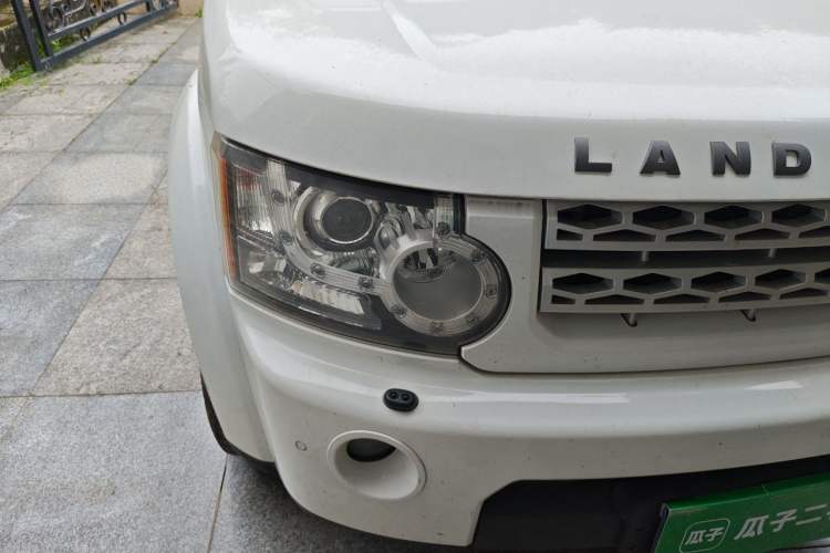 Used Land Rover Discovery 2010 5.0 V8 HSE Gasoline Model Right Front Headlight
