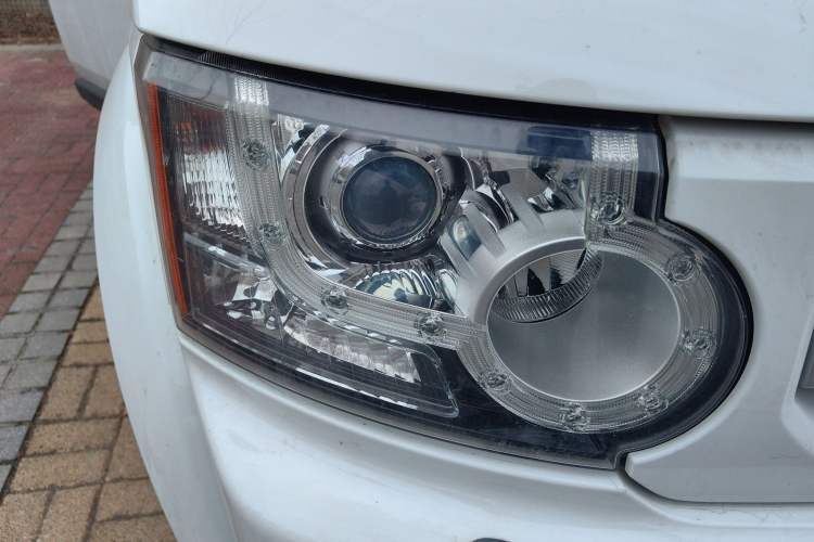 Used Land Rover Discovery 2010 5.0 V8 HSE Gasoline Model Right Front Headlight