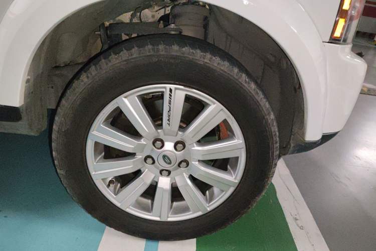 Used Land Rover Discovery 2010 3.0 TDV6 HSE Diesel Edition Right Front Wheel Hub