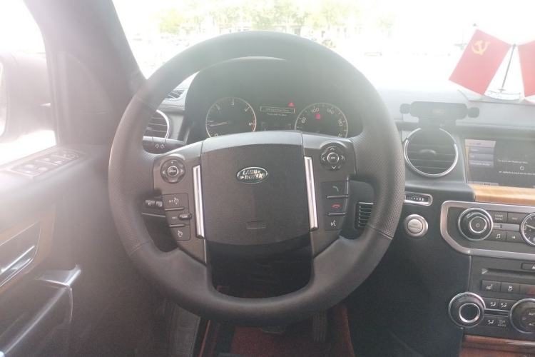 Used Land Rover Discovery 2010 3.0 TDV6 HSE Diesel Edition Steering Wheel