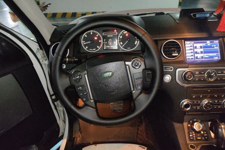 Used Land Rover Discovery 2010 3.0 TDV6 HSE Diesel Edition Steering Wheel