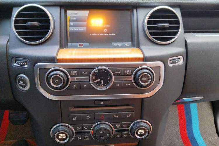 Used Land Rover Discovery 2011 5.0 V8 HSE Audio And AC Panel