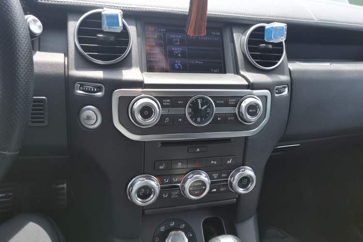 Used Land Rover Discovery 2011 3.0 SDV6 HSE Diesel Version Audio And AC Panel