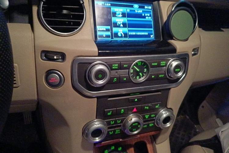 Used Land Rover Discovery 2011 3.0 SDV6 HSE Diesel Version Audio And AC Panel