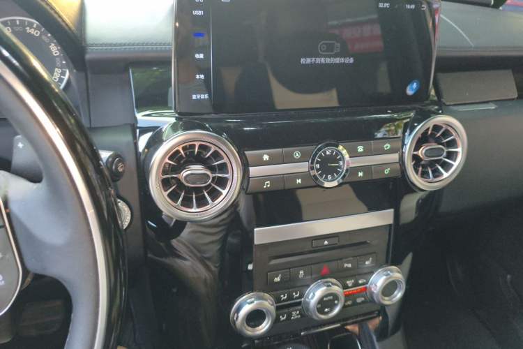 Used Land Rover Discovery 2011 3.0 SDV6 HSE Diesel Version Audio And AC Panel