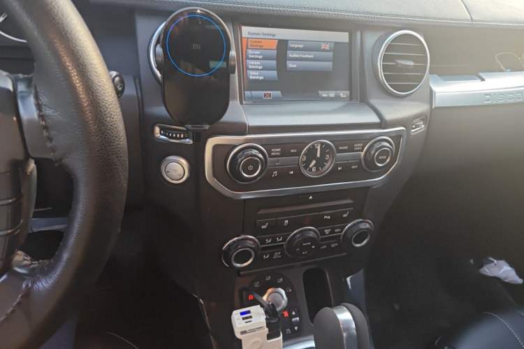 Used Land Rover Discovery 2011 3.0 SDV6 HSE Diesel Version Audio And AC Panel