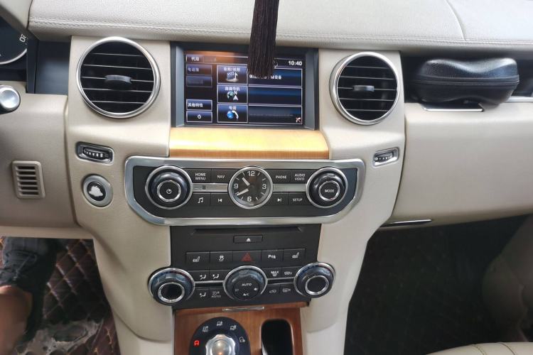 Used Land Rover Discovery 2011 3.0 SDV6 HSE Diesel Version Audio And AC Panel