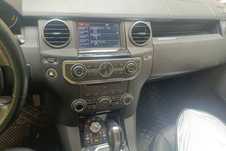 Used Land Rover Discovery 2011 3.0 SDV6 HSE Diesel Version Audio And AC Panel