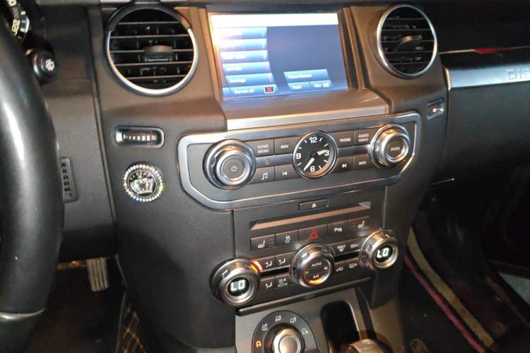 Used Land Rover Discovery 2011 3.0 SDV6 HSE Diesel Version Audio And AC Panel